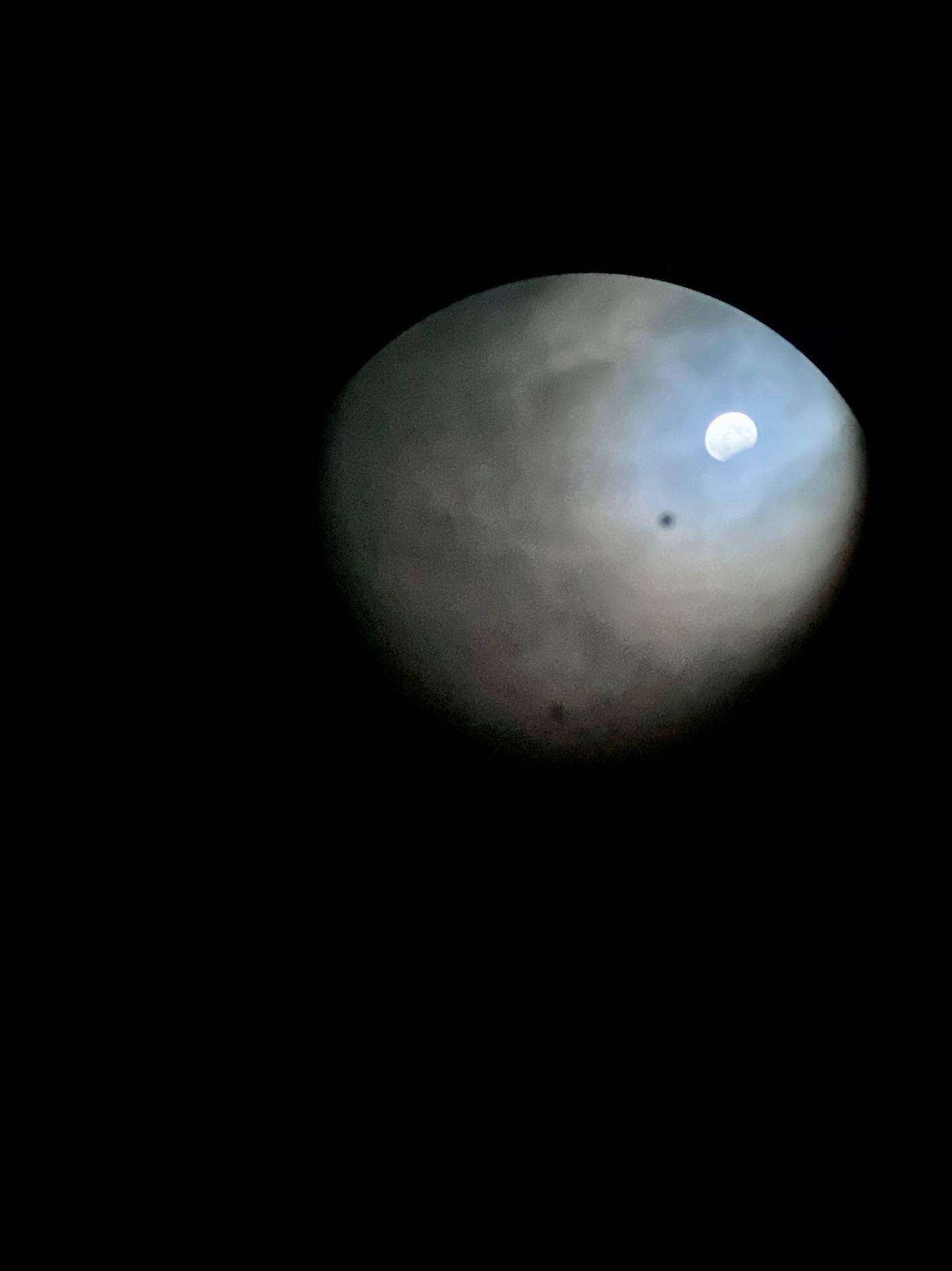 Bild mit Vollmond und der partiellen Mondfinsternis am 28.10.2023 in Berlin