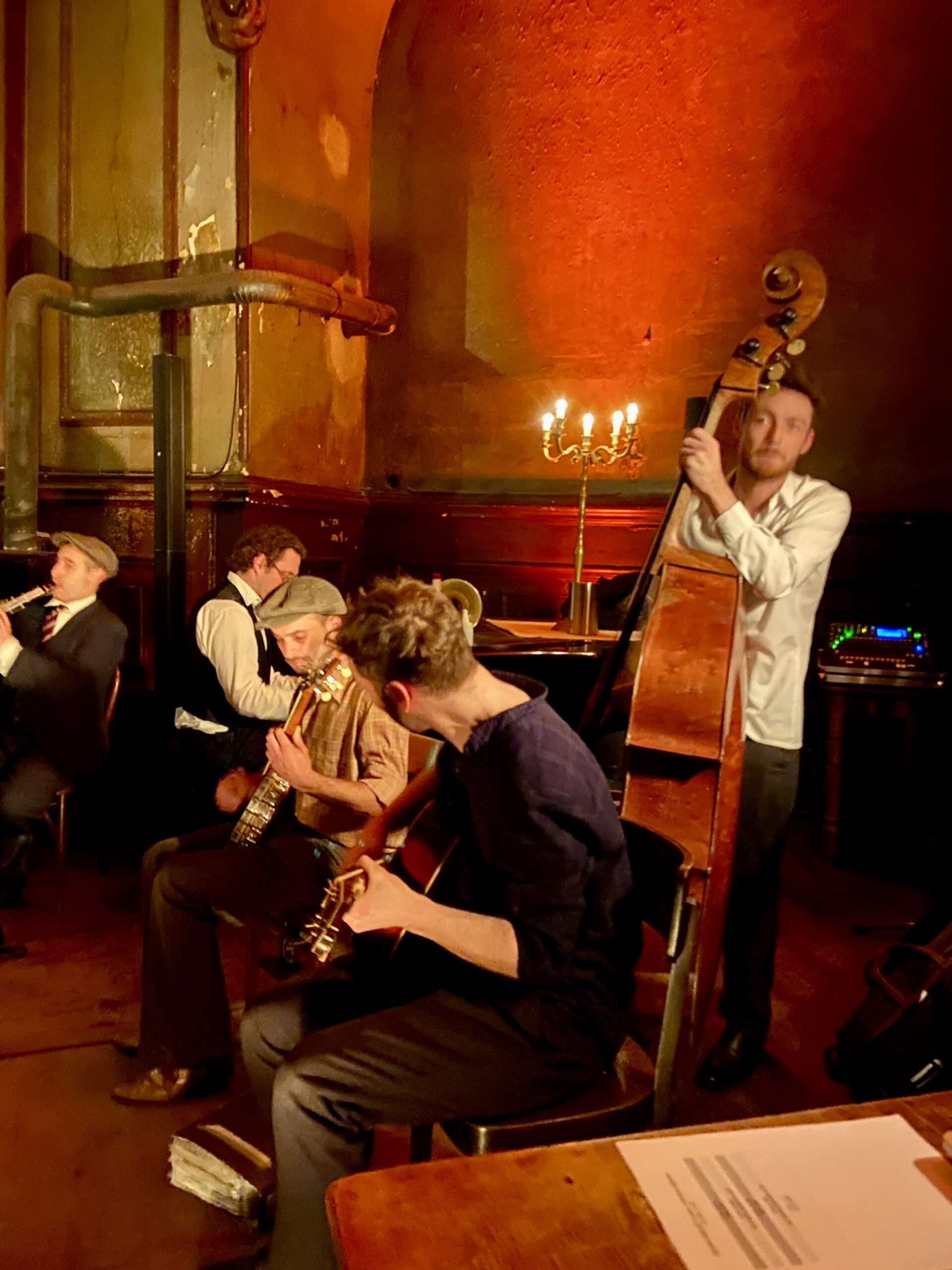 Swing Band spielt in Clärchens Ballhaus