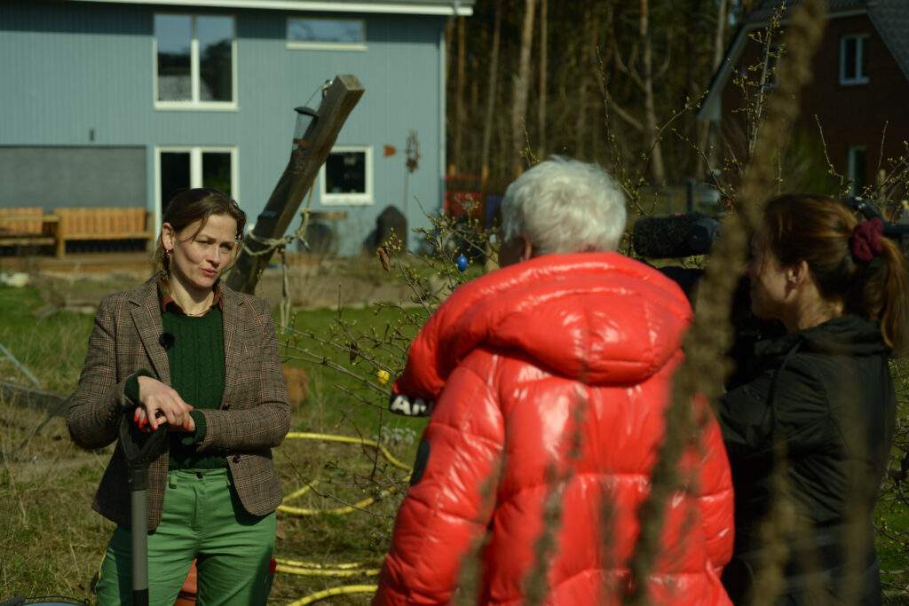 Das rbb-Team interviewt Gunhild Rudolph
