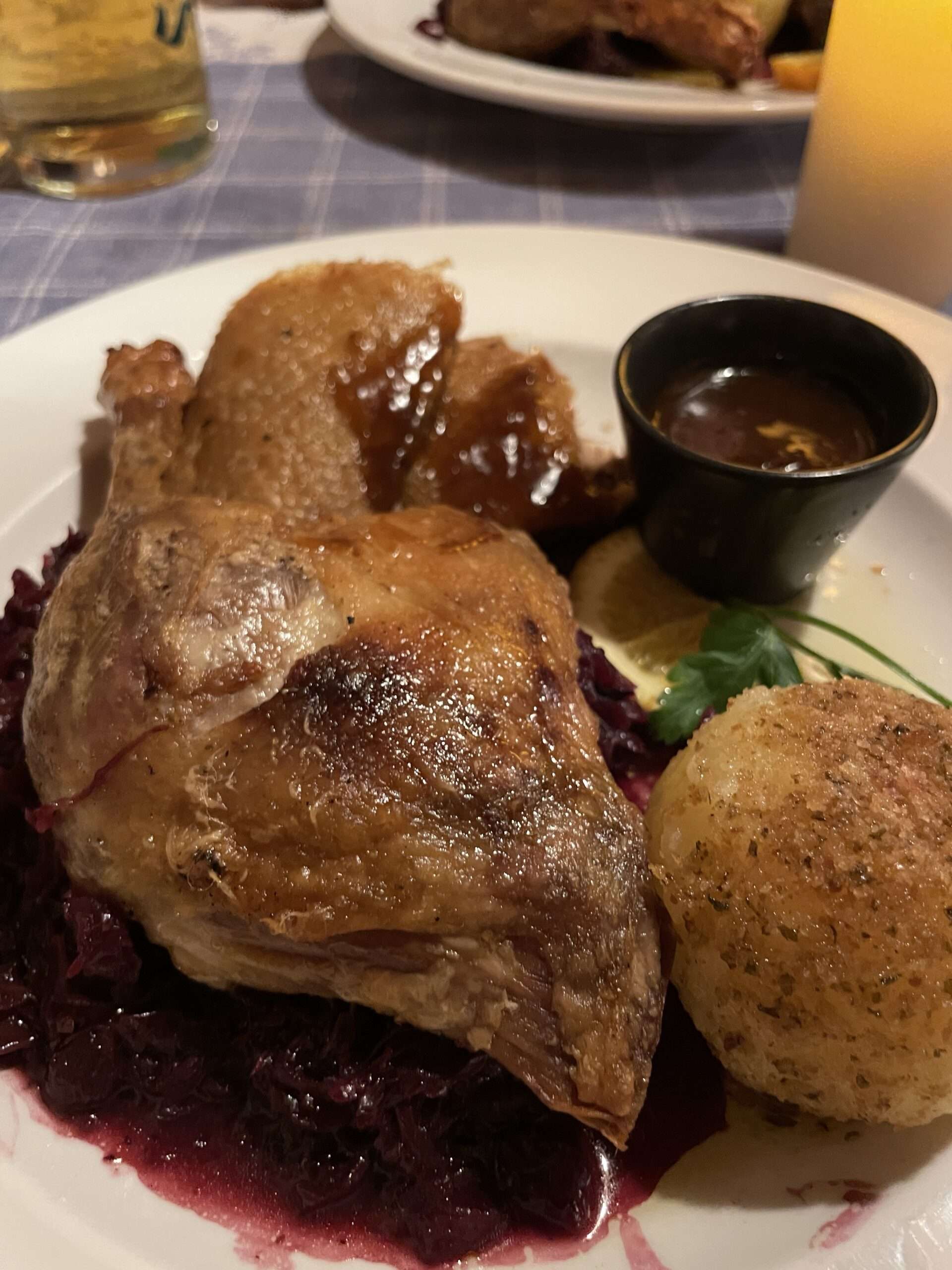 Gebratene Ente mit Rotkohl und Kloß